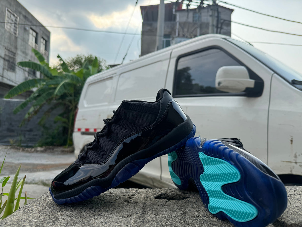 Jordan 11 Low-Top Sneakers | Black & Gamma Blue